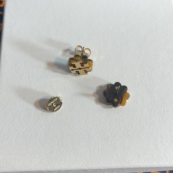 Tory Burch Flower Resin Stud Earrings tortoise - Picture 4 of 6